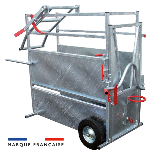 Cage à écorner les veaux avec anneau de blocage du museau réglable en hauteur de la marque Maréchalle