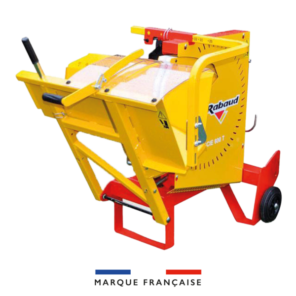 Scie circulaire à chevalet sur tracteur de la marque Rabaud