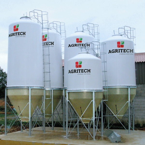 Silos à grains de la marque Agritech pour le stockage d'aliments pour le bétail